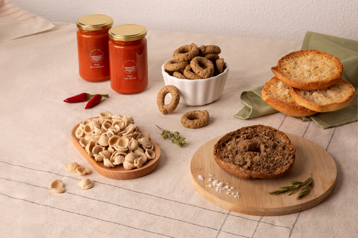 Taralli, Friselle, Orecchiette, Sughi Pronti, Sott'Olio, Olio evo, Miele. Conserve, Passata di Pomodoro